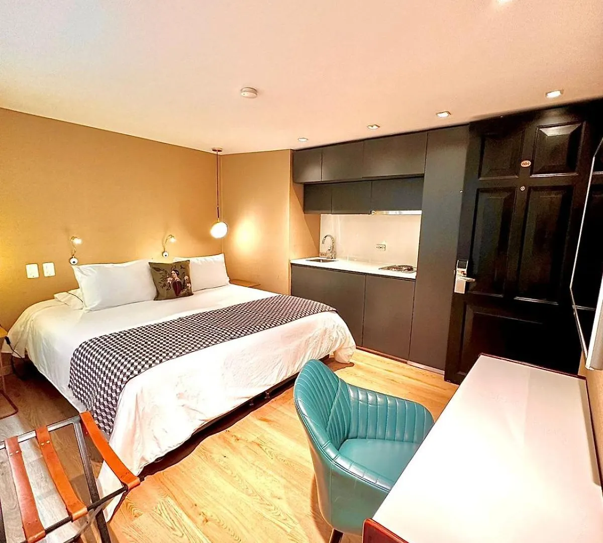Hotel Regina contacts